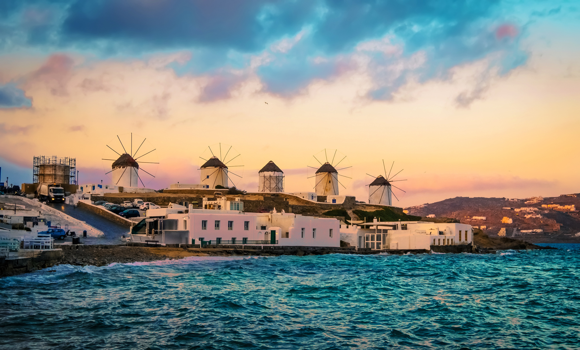 Windmühlen von Mykonos in der Dämmerung; Detektei Mykonos, Griechenland, Privatdetektiv Mykonos, Griechenland, Detektiv Mykonos, Griechenland